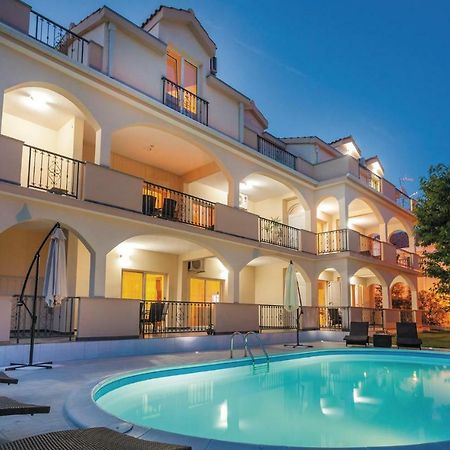 Amazing Apartment In Kastel Stafilic With Jacuzzi คาชเตลา ภายนอก รูปภาพ
