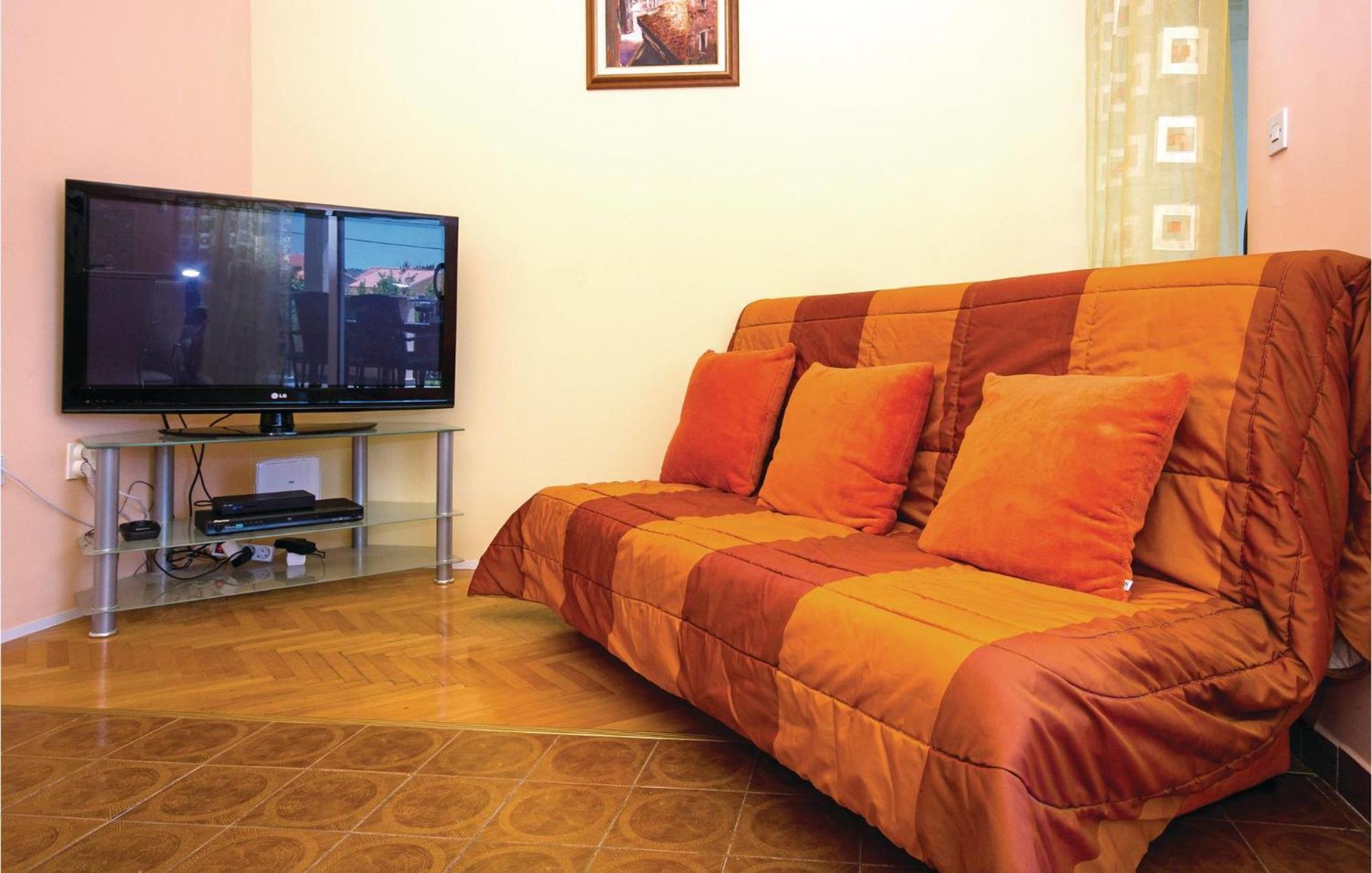 Amazing Apartment In Kastel Stafilic With Jacuzzi คาชเตลา ภายนอก รูปภาพ