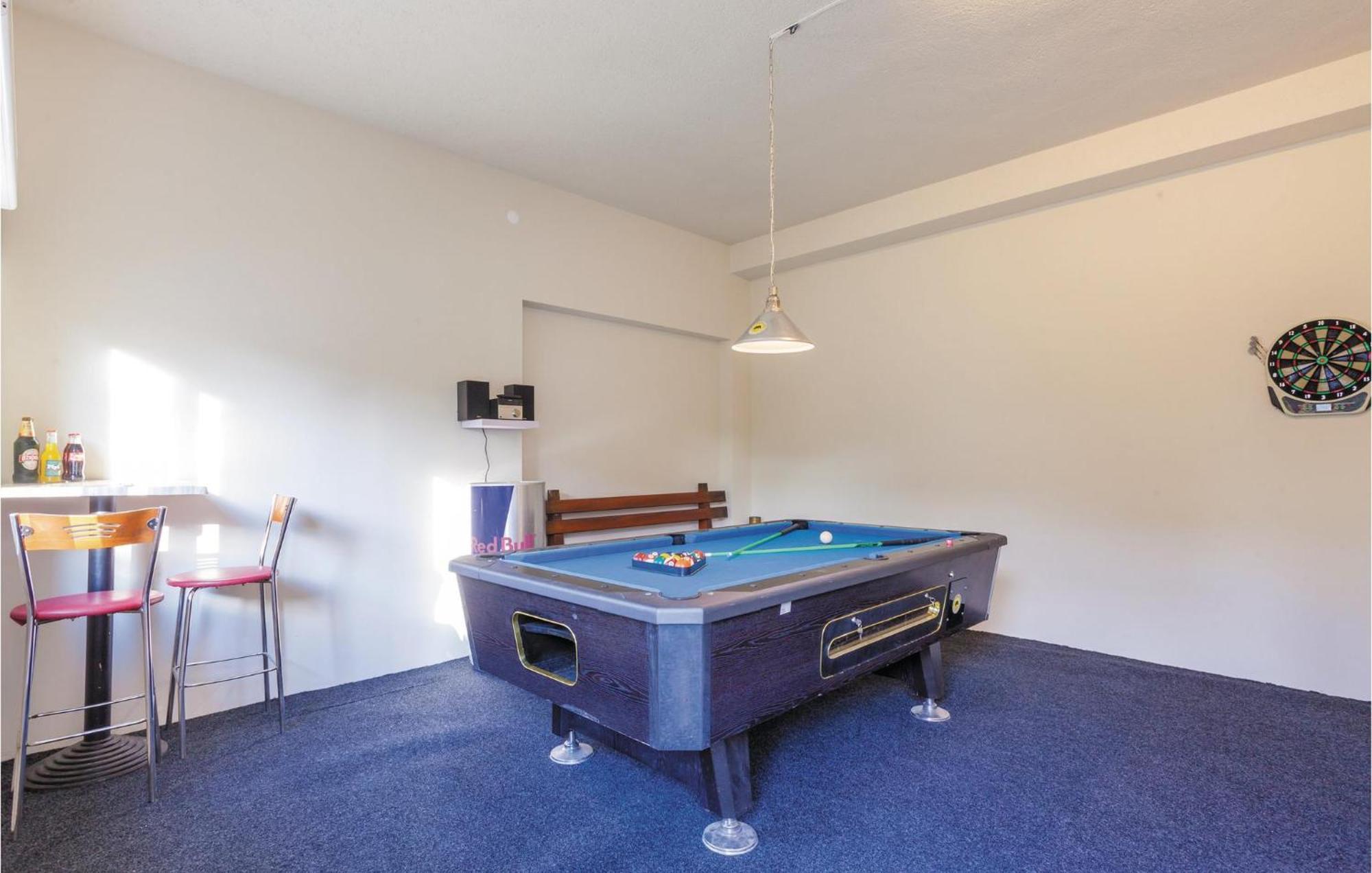 Amazing Apartment In Kastel Stafilic With Jacuzzi คาชเตลา ภายนอก รูปภาพ