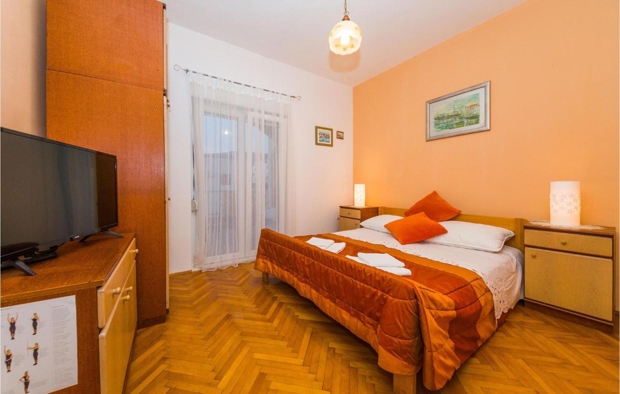 Amazing Apartment In Kastel Stafilic With Jacuzzi คาชเตลา ภายนอก รูปภาพ